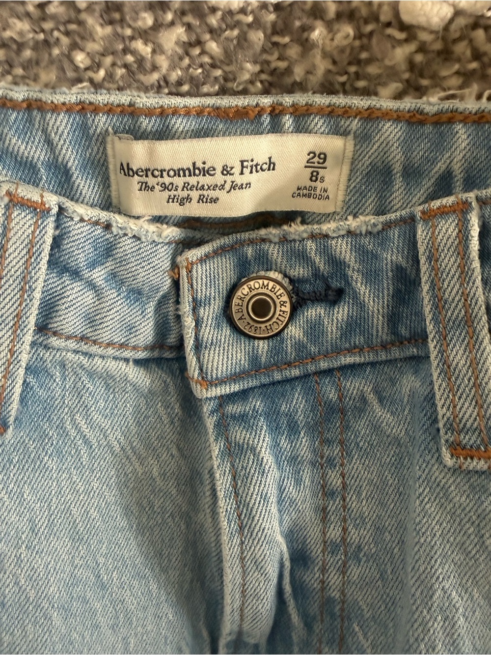 Light Wash Distressed Ripped Knee Jeans - Picture 2 of 3